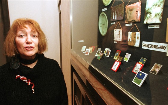 Divadelní a filmová herečka Emma Černá v roce 2000