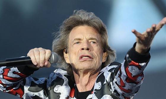 Pětasedmdesátiletý frontman skupiny The Rolling Stones Mick Jagger