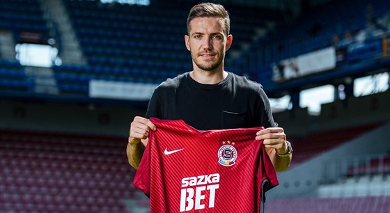 Rumunský fotbalista Alexandru Chipciu pichází do Sparty na roní hostování s...