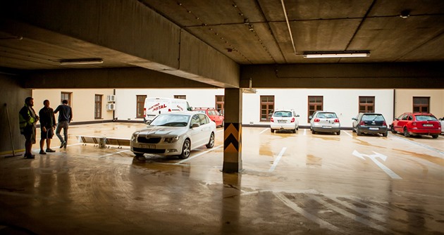 V bývalých Mariánských kasárnách vzniklo nové parkovit pro 160 aut a také...