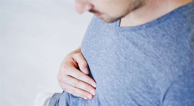 Rané příznaky rakoviny se často tváří nevinně. Těchto 8 signálů lidé přehlížejí