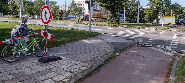 Rekonstrukce uzavřela křižovatku na Petřinách u Větrníku, přibudou semafory