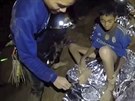 Lékai oetují chlapce uvznné v jeskyni na severu Thajska (4. ervence 2018)
