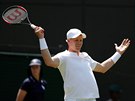Tenista Kyle Edmund v prvním kole Wimbledonu.