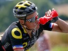 Francouzský jezdec Sylvain Chavanel z týmu Direct Energie pije bhem 2. etapy...