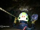 V thajské jeskyni jsou ohroeny nejen dti, ale i záchranái