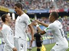 Francouztí fotbalisté slaví gól v utkání mistrovství svta proti Uruguayi....