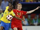 SPOLUHRÁI Z KLUBU. Brazilec Fernandinho (uprosted) a Belgian Kevin De Bruyne...