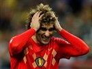 Belgický záloník Marouane Fellaini se drí za hlavu poté, co ve tvrtfinále...