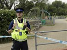 Britský policista steí policejní kordon v Salisbury. (5. ervence 2018)