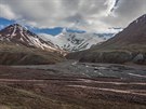 Pamír z kyrgyzské strany, území nikoho mezi tádickou a kyrgyzskou hraniní...