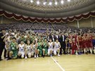 Spolené foto úastník basketbalové exhibice v Pchjongjangu