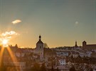 Panorama Turnova pi vchodu slunce s jeho dominantami, Kostelem svatho...