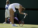 ACH JO. Nespokojená Petra Kvitová bhem prvního kola Wimbledonu.