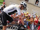 Britský cyklista Chris Froome dojídí do cíle úvodní etapy Tour de France s...