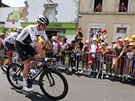 Britský cyklista Chris Froome dojídí do cíle úvodní etapy Tour de France s...