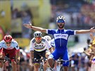Momentka z finie úvodní etapy Tour de France - vítzí Fernando Gaviria,...