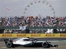 Lewis Hamilton bhem kvalifikace na Velkou cenu Británie