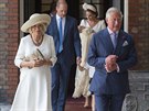 Princ Charles a jeho manelka Camilla na ktu vnuka prince Louise (Londýn, 9....