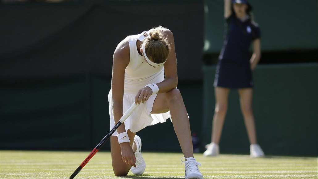 BRZKÝ KONEC. Tenistka Petra Kvitová se loučí s oblíbeným Wimbledonem u v prvním...