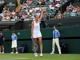 Karolna Plkov slav premirov postup do osmifinle Wimbledonu.