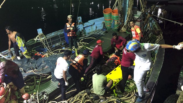 V Thajsku ztroskotala loď s čínskými turisty (5. července 2018)
