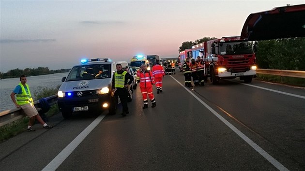 Nehoda u Pasohlávek na Brněnsku si vyžádala jeden lidský život (7. července 2018).