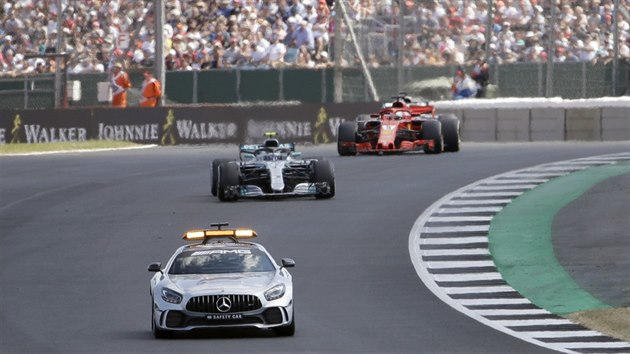 Bhem Velk ceny Britnie musel nkolikrt vyjet i Safety Car