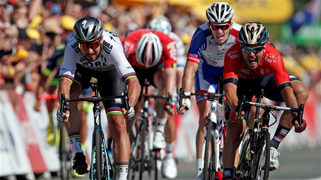 Slovensk cyklista Peter Sagan ovldl dky zvrenmu sprintu 2. etapu Tour de France.