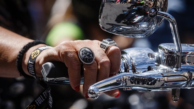 Spanilá jízda motorek Harley Davidson centrem Prahy, kterou vrcholily oslavy 115. let od založení značky Harley Davidson