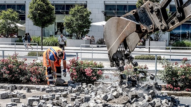 Rekonstrukce Masarykova náměstí v Pardubicích. (2.7.2018)