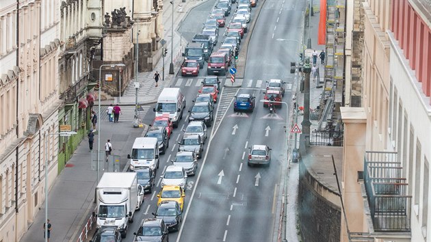 Kvůli opravě Jiráskova mostu kolabuje doprava v pražských ulicích. (9. července 2018)
