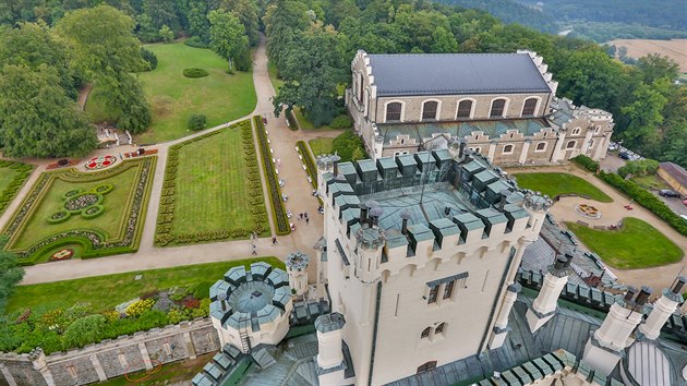 Turisté si po rekonstrukci mohou opět užít výhled z věže zámku Hluboká nad Vltavou.