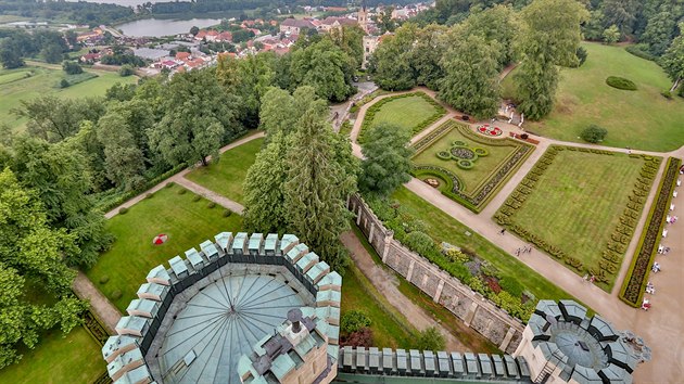 Turisté si po rekonstrukci mohou opět užít výhled z věže zámku Hluboká nad Vltavou.