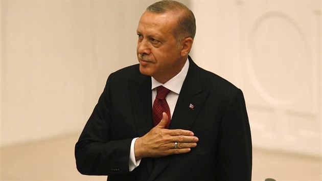 Recep Tayyip Erdogan sloil v tureckm parlamentu novou prezidentskou psahu. (9. ervence 2018)