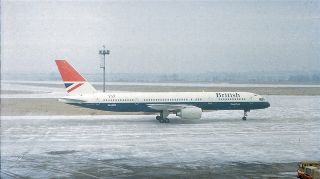 Boeing 757 spolenosti British Airways v Praze.