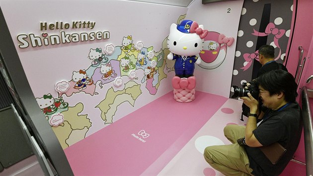 Speciln vlakov fotokouket s Hello Kitty jako prvod. (30. erven 2018)