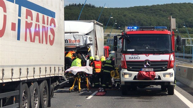 Nehoda zastavila provoz v Cholupickém tunelu ve směru na D5 (4.7.2018)