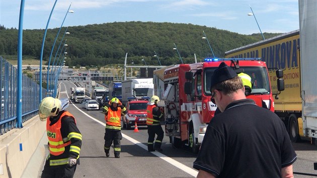 Nehoda zastavila provoz v Cholupickém tunelu ve směru na D5 (4.7.2018)