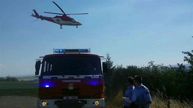 Na chatě v olomoucké místní části Droždín se utrhl balkon, na kterém právě stáli čtyři lidé. Skončili v nemocnici, jednoho tam přepravil vrtulník.