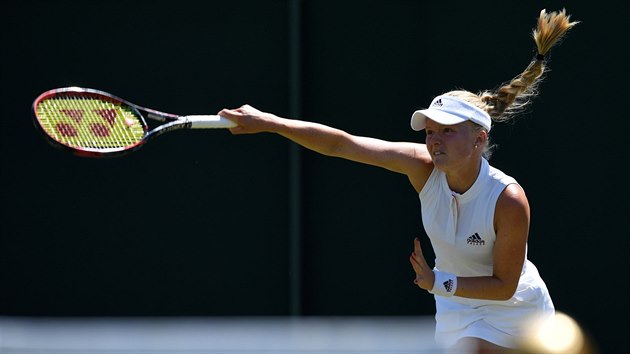 Britsk teniska Harriet Dartov pi podn v prvnm kole Wimbledonu, v nm se utkala s ekou Karolnou Plkovou.