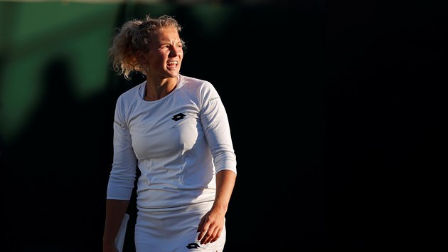 esk tenistka Kateina Siniakov porazila v prvnm kole Wimbledonu Amerianku Coco Vandewegheovou.