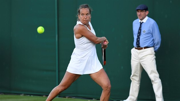 esk tenistka Barbora Strcov pela v prvnm kole Wimbledonu pes Svtlanu Kuzncovovou, Rusku porazila poprv v karie.