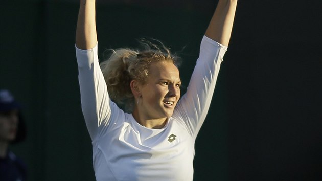 esk tenistka Kateina Siniakov slav postup do druhho kola Wimbledonu.