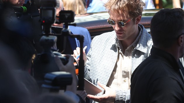 Robert Pattinson se posledn den karlovarskho festivalu pedstavil v divadle, kde uvedl film Rover (7. ervence 2018).