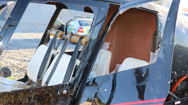 Plzeňští policisté pátrají po pachateli, který zničil sportovní vrtulník. Škoda je předběžně vyčíslena přes dva miliony korun.