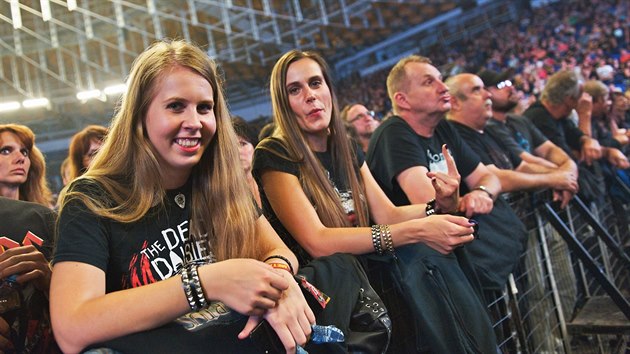 Vyprodan DRFG Arena bn znamen 7 700 divk na zpasech hokejist Komety, v pondl se vak do brnnsk haly vmstnalo o nkolik tisc lid vc. Dorazili na koncert rockovch vetern z britsk kapely Deep Purple.