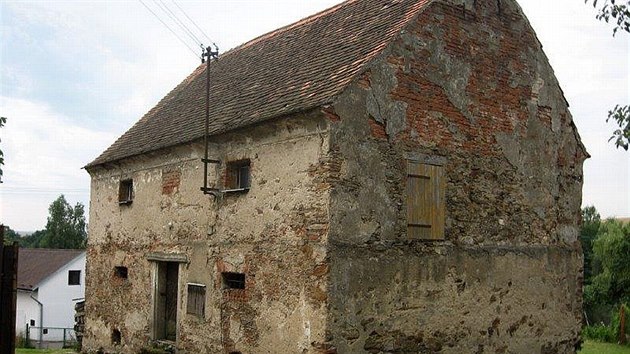 Sýpka z 18. století sloužila jako skladiště, později neměla smysluplné využití, postupně chátrala a hyzdila centrum obce. 