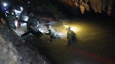 Záchranné práce v jeskyni Tham Luang na severu Thajska (4. července 2018)
