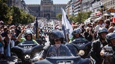 Spanilá jízda motorek Harley Davidson centrem Prahy, kterou vrcholily oslavy...